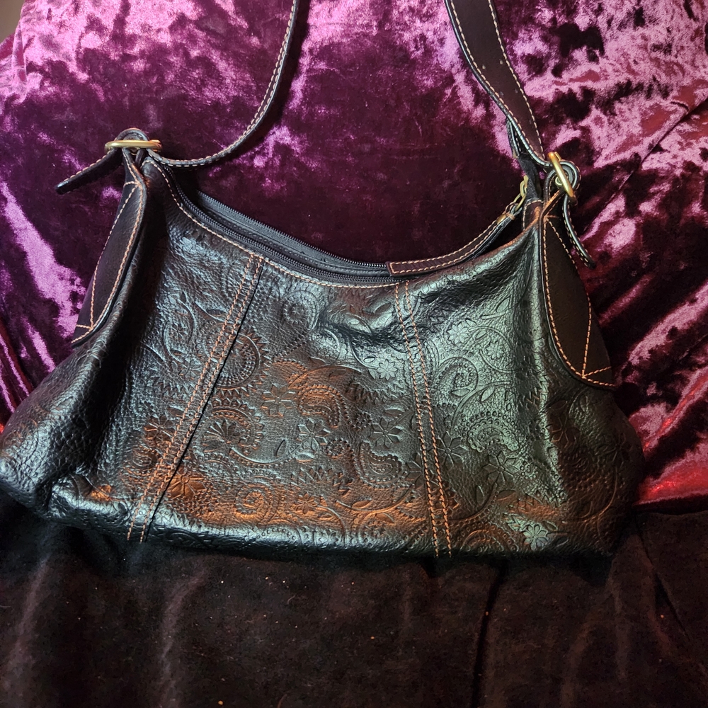 Fossil Black Shoulder Bag with Distinctive Design